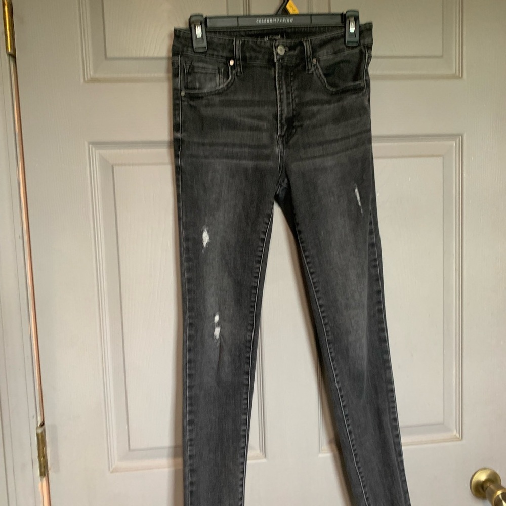 Black Skinny Jeans with Stretch and Distressed Details